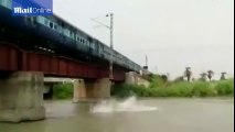 Dramatic footage shows teens dodging death on railway tracks-Trendviralvideos