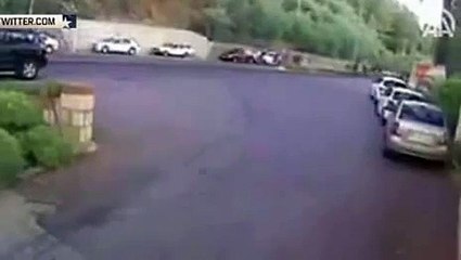 Видео, как вооруженные мятежники штурмуют отель, где отдыхал Эрдоган