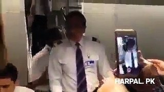 What People Did When Nawaz And His Family Leaves From London Airport-Exclusive Video