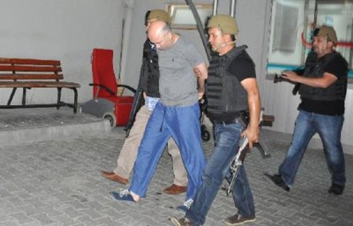 Denizci Kurmay Albay, Saklandığı Evde Yakalandı