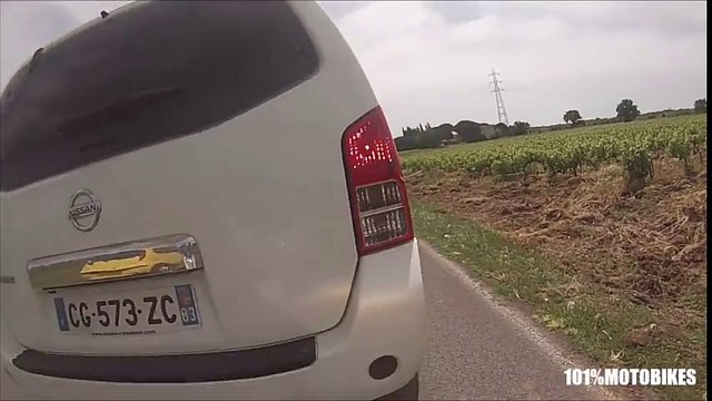La mauvaise foi d'une automobiliste qui percute un motard en marche arrière