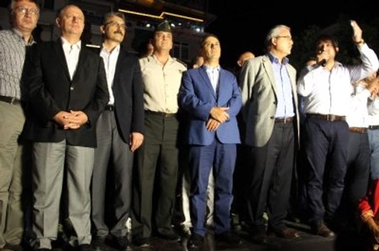 Demokrasi Nöbeti Tutan Halk 'En Büyük Asker Bizim Asker' Sloganları Attı