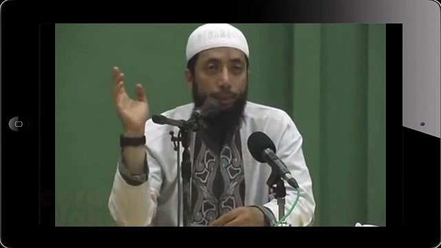 Ustadz Khalid Basalamah - Bolehkah shalat di mesjid yg ada kuburan