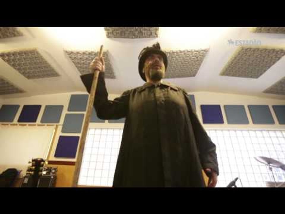 André Abujamra lança seu disco 'O Homem Bruxa', inspirado no ator Antônio Abujamra