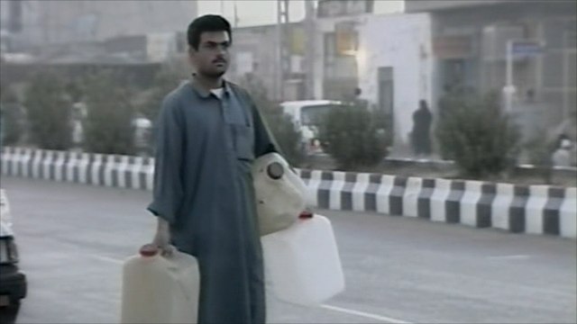 أرشيف- إيران تغلق المنافذ الحدودية لمنع تدفق الأفغان