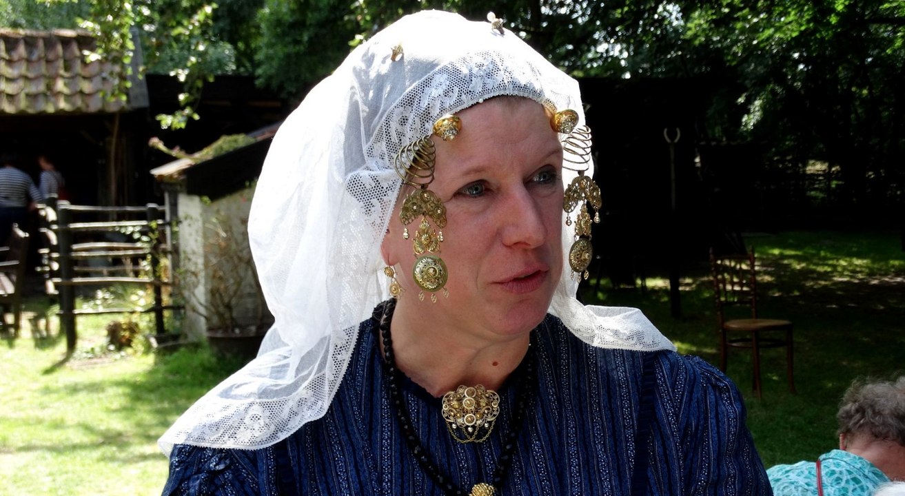 Duinhuisjes - modeshow Oudhollandse kleding / R...