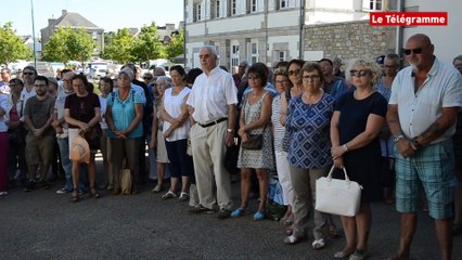 Attentat à Nice. 200 personnes se recueillent devant la mairie de Pontivy