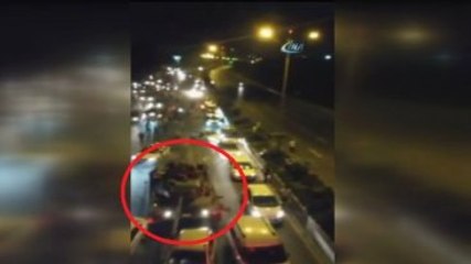 Tankla Vatandaşların ve Araçların Üzerinden Böyle Geçtiler