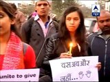 Delhi gangrape: Protesters stage demonstrations outside Safdarjung Hospital