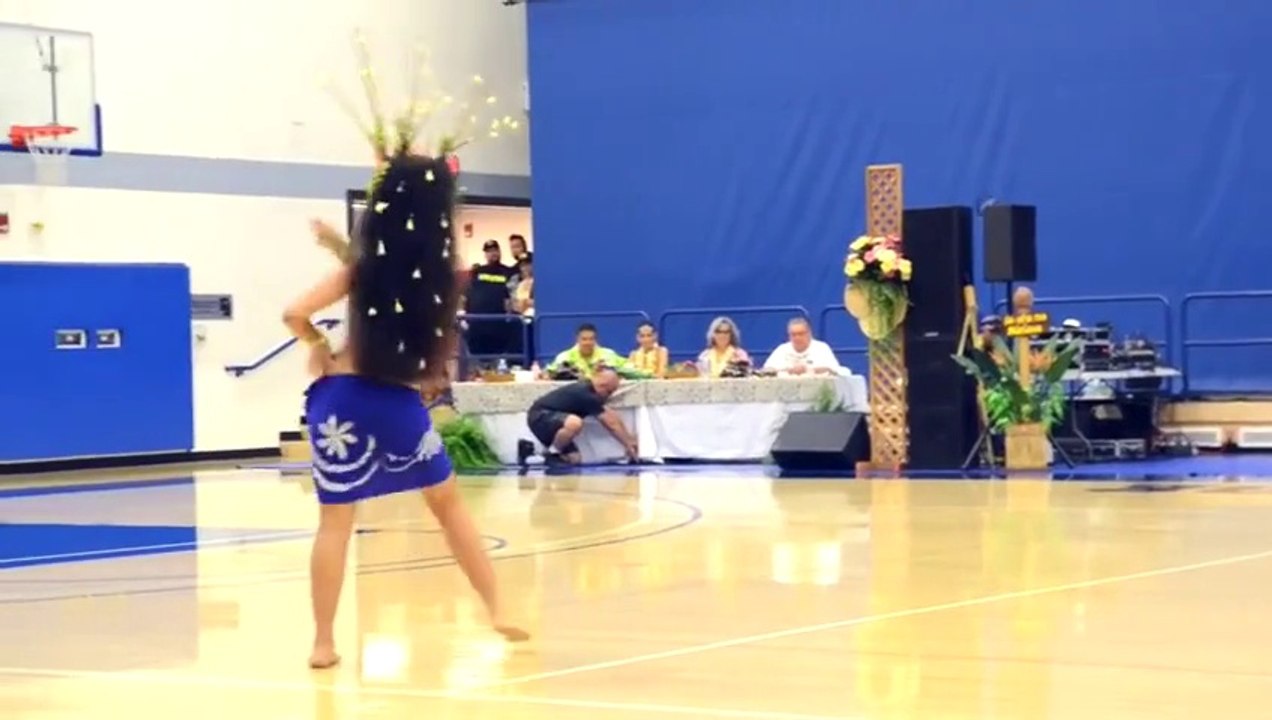 Cette tahitienne débarque sur la scène, mais attendez de voir sa prestation !