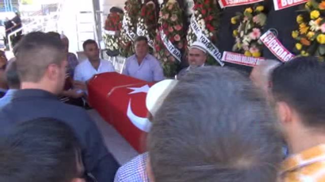 Demokrasi Şehitleri Son Yolculuklarına Uğurlanıyor - Şehit Eski Özel Harekat Polis Memuru Serkan...