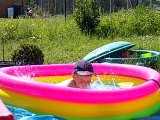 Tom dans la piscine