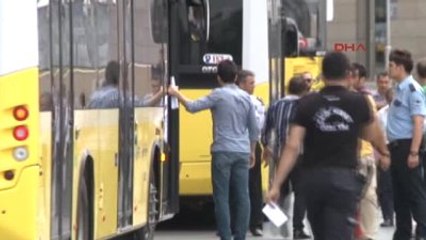 Gözaltına Alınan Askerin Yakını Adliye Önünde Gözyaşını Tutamadı