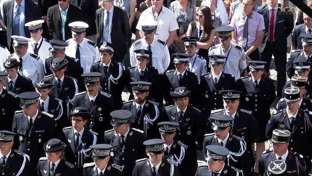 Hommage aux victimes de l'attentat de Nice : Minute de silence Place Beauvau