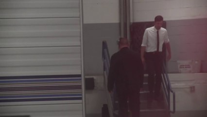 Die Tarnjacke kann Kim Kardashians Kurven nicht verstecken