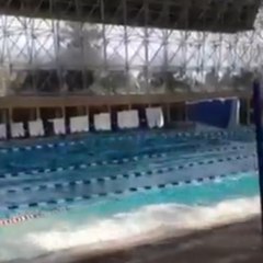 Download Video: Piscine à vagues.. lors d'un tremblement de terre