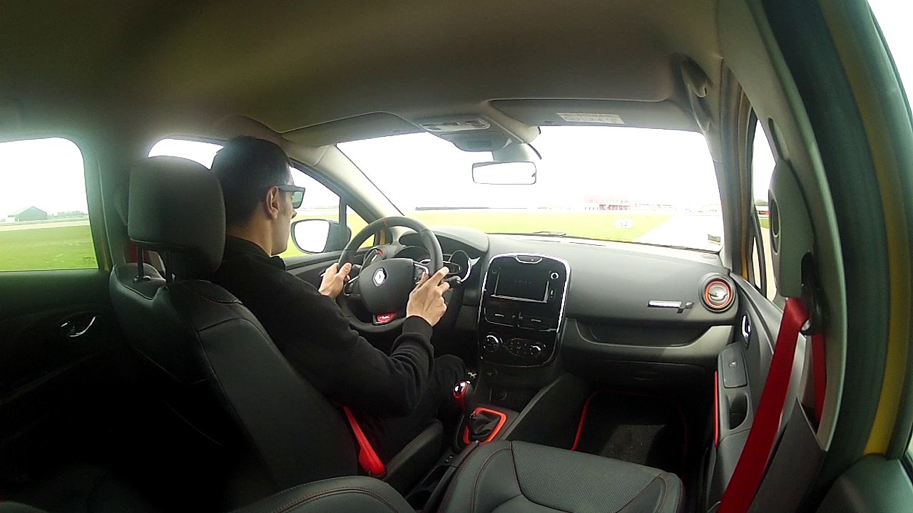 Le tour chrono de la Ferté Gaucher à bord de la Renault Clio RS