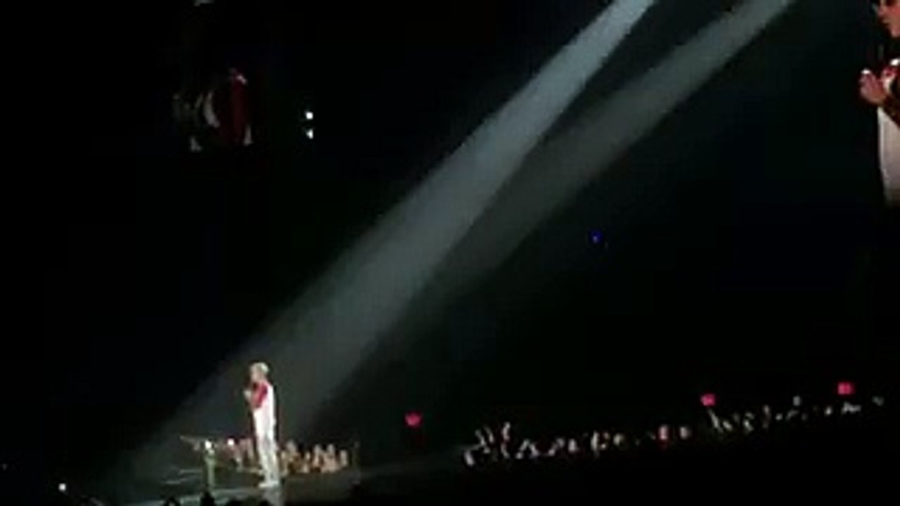 Así regañó Justin Bieber a una fan durante un concierto