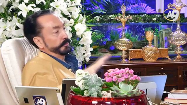 Adnan Oktar darbe girişimi olduğu gece parti liderlerini açıklama yapmaya çağırdı.