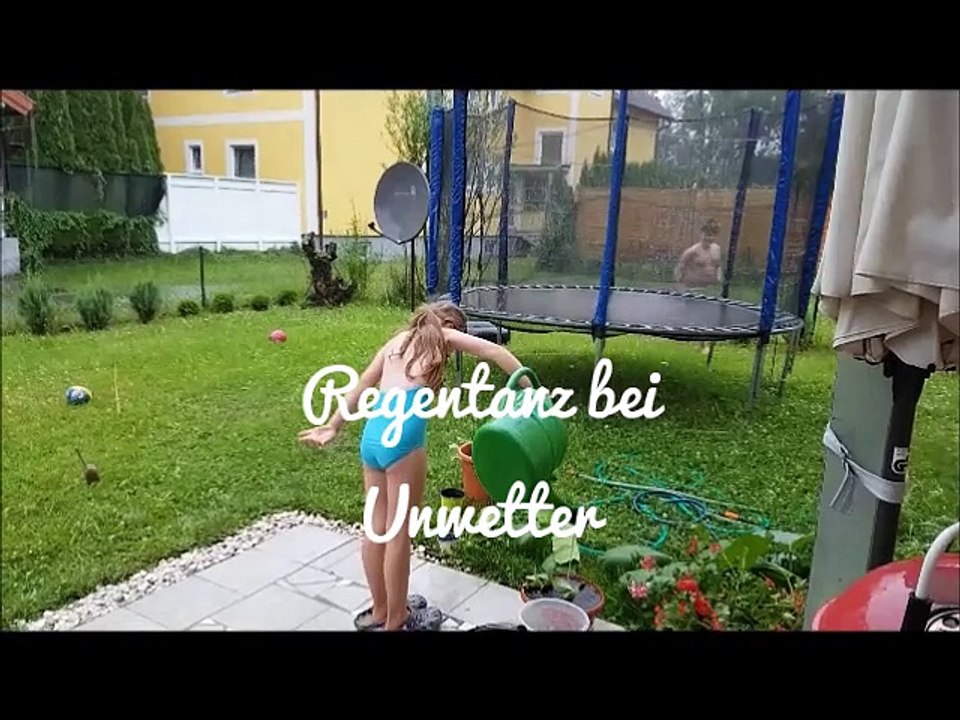 Regentanz bei Unwetter
