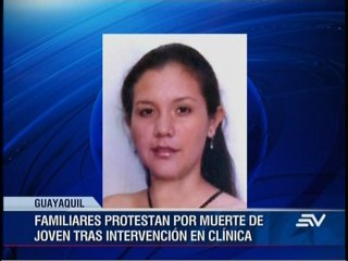 Plantón por presunta negligencia médica en Guayaquil
