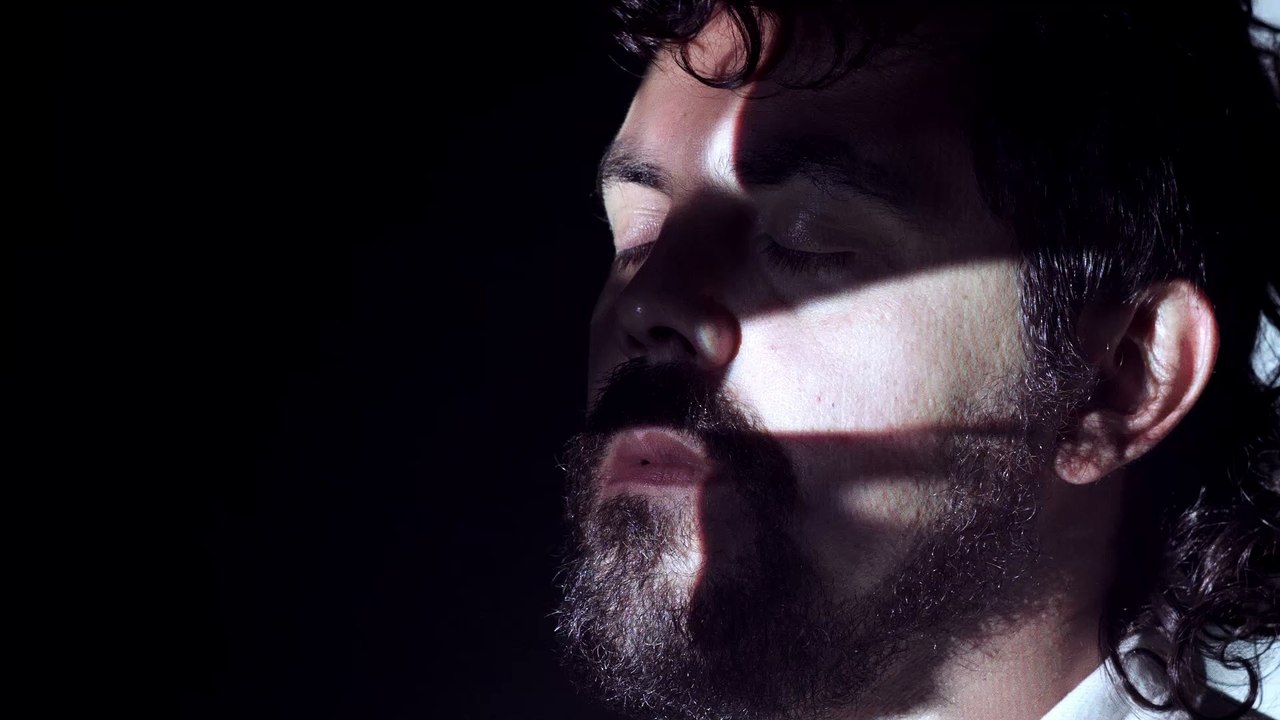 clipe "Emoção de fibra ótica" por Antonio Novaes (Clareia Filmes, São Paulo / 2016)