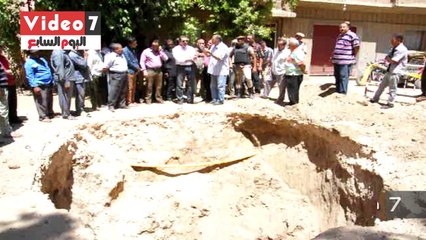 هبوط أرضى بشارع مدخل محطة صرف الوليدية بأسيوط