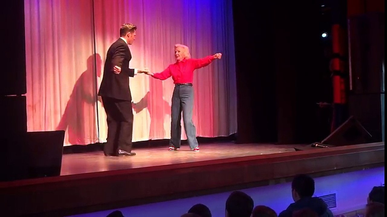 Dans les années 40, c'était une star ! Regardez ce qu'elle est encore capable de faire à 92 ans !