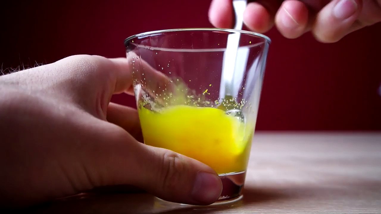 8 EXPERIMENTE MIT WASSER