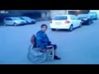 مشلول يمشي على قدميه خلال تعرضه لهجوم