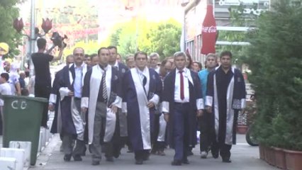 Uşak Üniversitesi Akademisyenleri Fetö'nün Darbe Girişimine Karşı Yürüdü