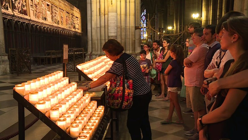 Ref:x4kqrgd Messe à Notre-Dame de Paris en hommage aux victimes de Nice