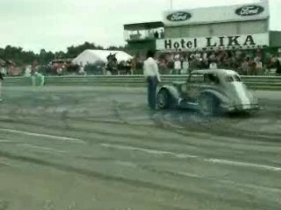 Derapages-tres-controles.wmv