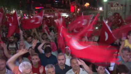 Eyüp Sultan Meydanı'nda Demokrasi Nöbeti Sürüyor