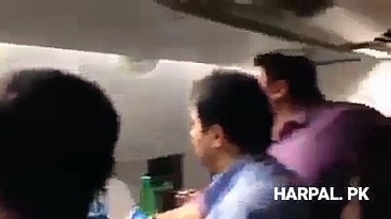 Nawaz Sharif Ke Pora PIA Plane Book Karne Per Logon ne Airport Per Kia Kia