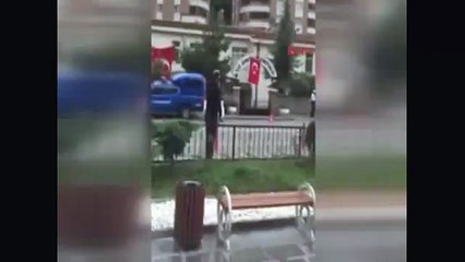 Trabzon'daki polise saldırı anı kamerada