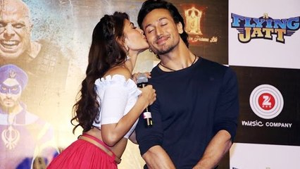 Jacqueline Fernandez Openly KISSES Tiger Shroff | A Flying Jatt Trailer Launch