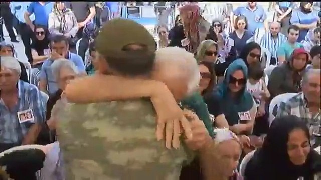 Tümgeneral Erbaş'tan şehit cenazesinde darbeci askerlere sert sözler