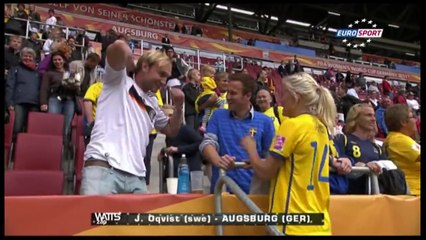 Ce supporter malin échange son maillot avec une joueuse !