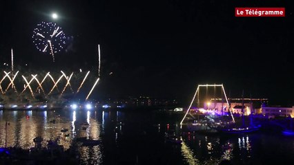 Brest 2016. Le feu d'artifice final sous la pleine lune !