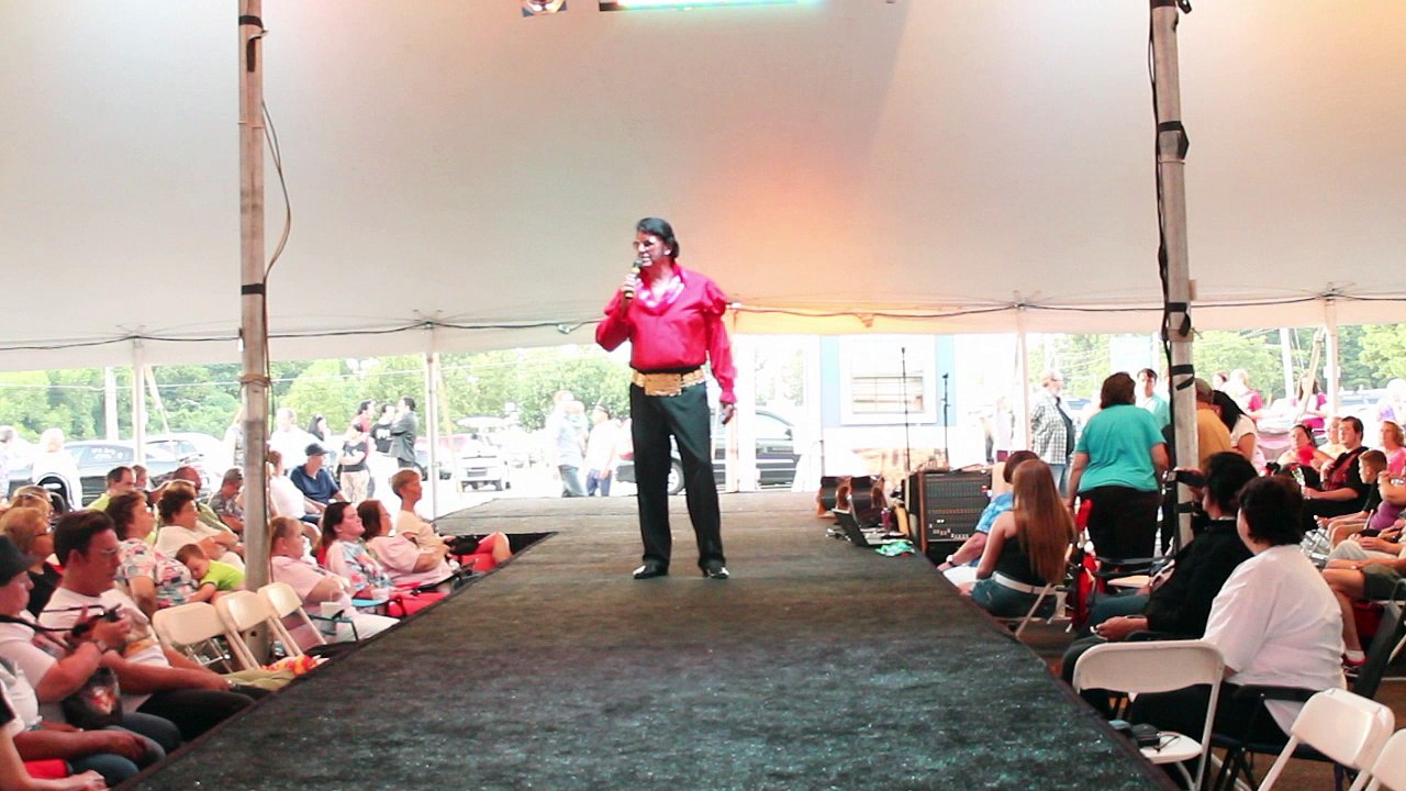 Open mic sings 'Can't Help Falling In Love' Elvis Week 2014