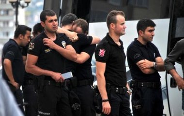 Download Video: Trabzon'da Polise Yönelik Saldırıda Şehit Sayısı 3'e Yükseldi, 4'ü Polis 5 Yaralı