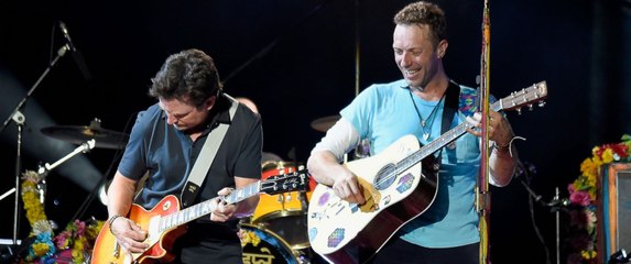 Coldplay feat Michael J Fox - Earth Angel & Johnny B. Goode en live