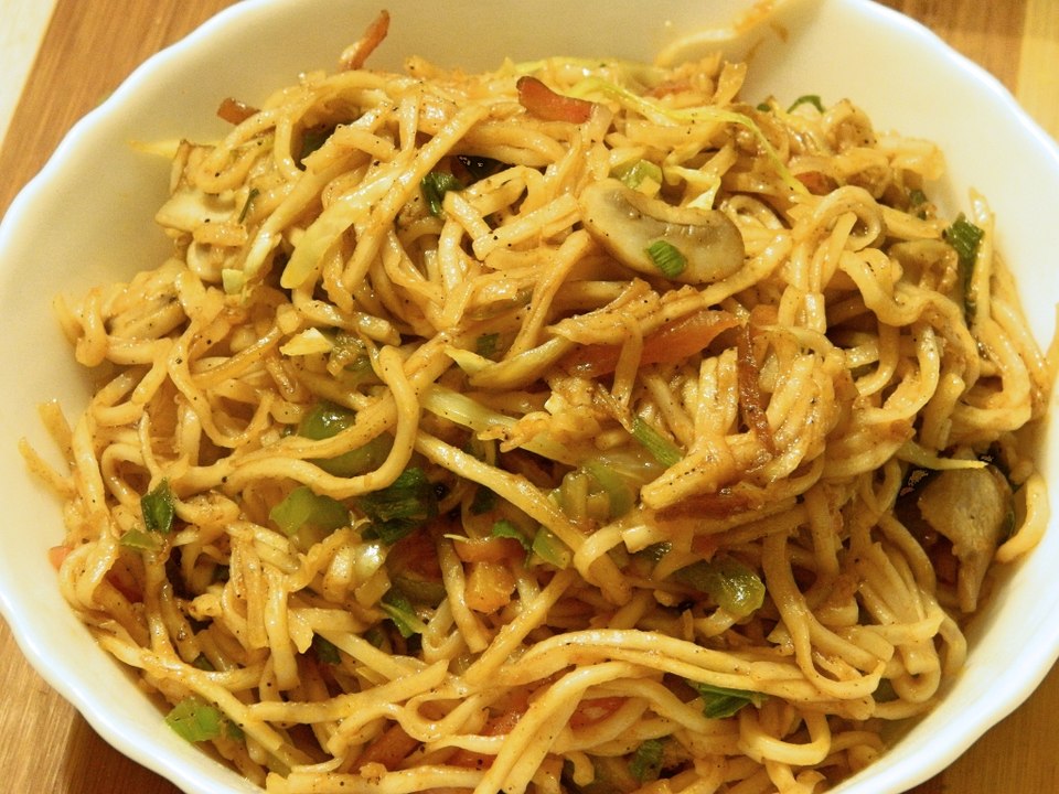 veg chowmien/veg Hakka Noodles