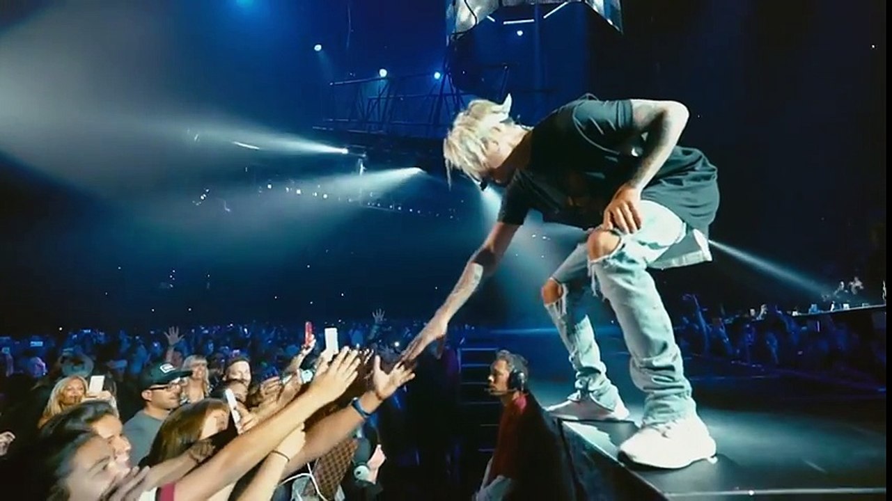 Justin Bieber SLAMS Fan Who Threw Gift Onstage & Is Obsessed with Pokemon Go