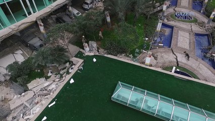 Área de lazer de condomínio de luxo desaba