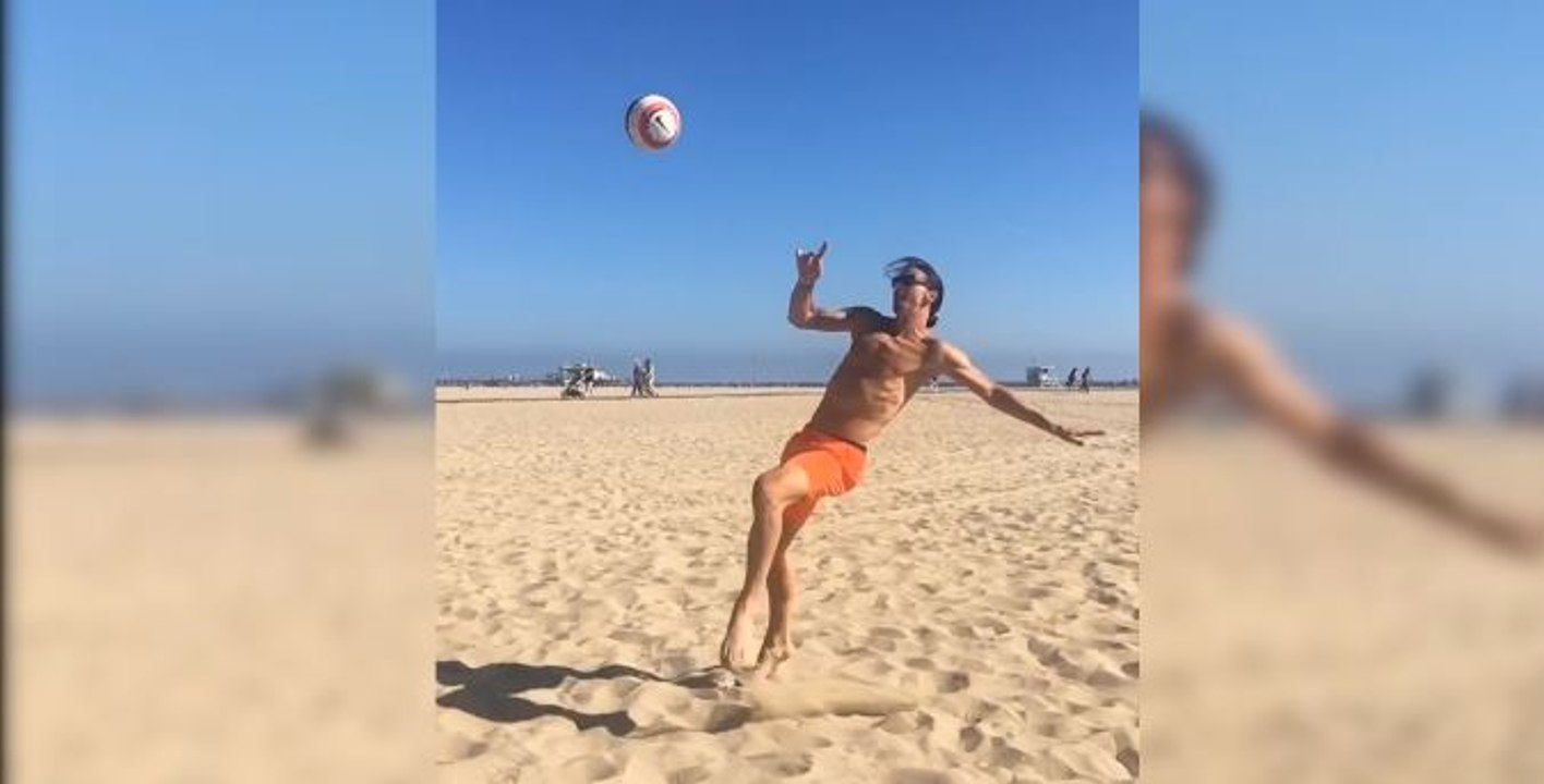 Zlatan Ibrahimovic s’éclate sur la plage de Venice Beach (vidéo)