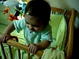 je suis debout dans mon lit