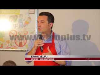 Veliaj shërben drekën e Bajramit - News, Lajme - Vizion Plus