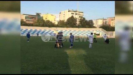 Ora News - Kabineti qeveritar dhe ambasadorët masin forcën në futboll